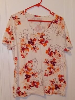 women 1x soft vneck tee white with red pink design